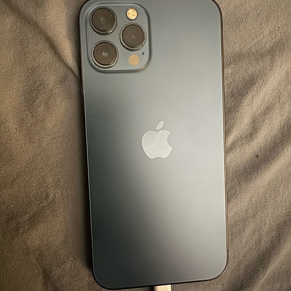 iPhone 12 Pro Max 256GB - Picture 1 of 2